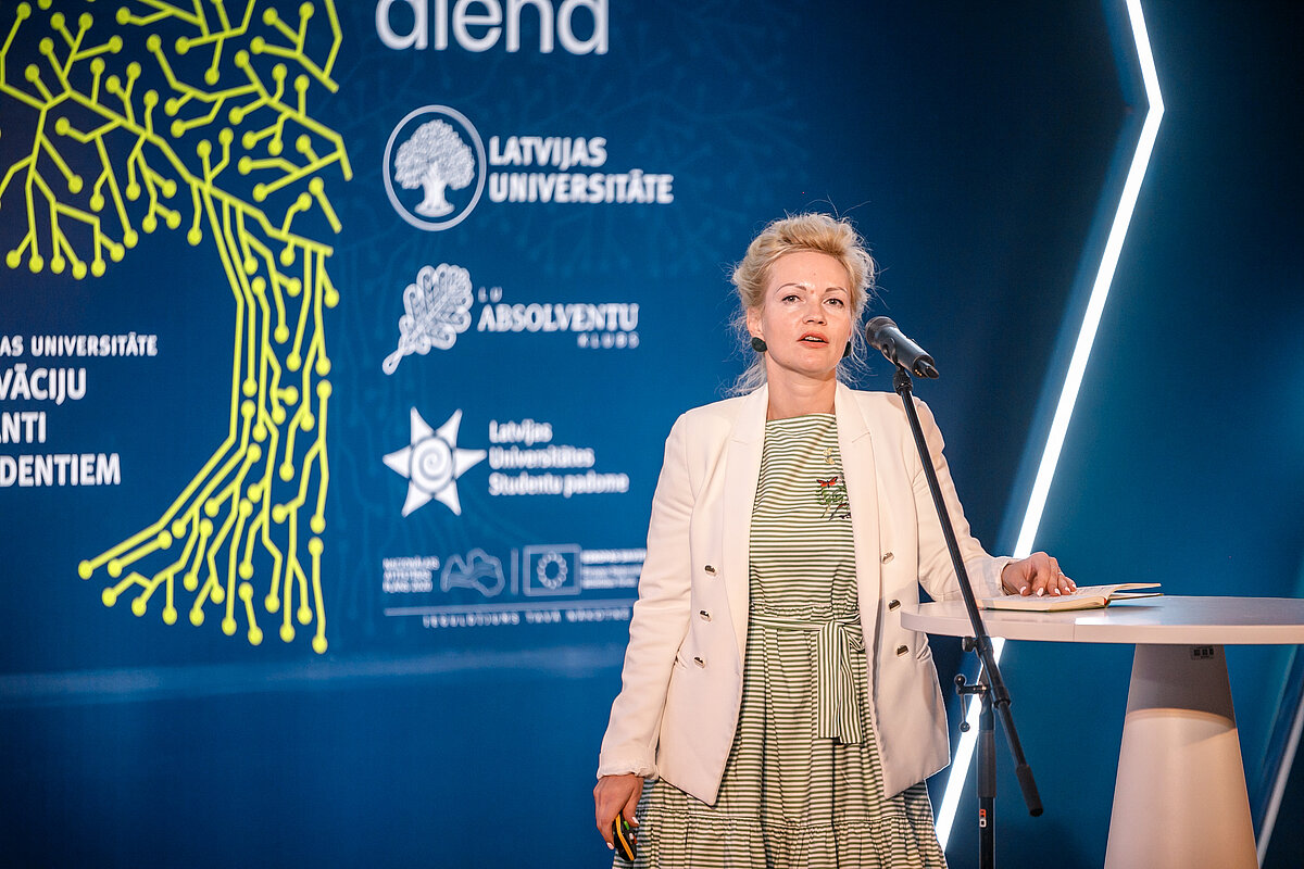 LU Biznesa, vadības un ekonomikas fakultātes Ekonomikas un vadības zinātniskā institūta vadošā pētniece asoc. prof. Ilona Baumane-Vītoliņa. © Foto: Toms Grīnbergs, Latvijas Universitātes Komunikācijas un inovāciju departaments