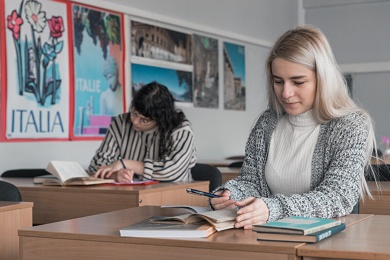 Vairāk nekā desmit valodas un pieci studiju ceļi bakalaura studiju programmā “Filoloģija”
