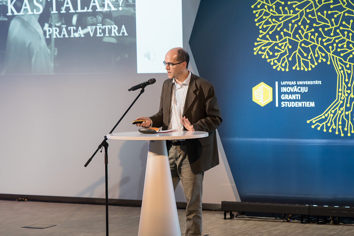 LU Pedagoģijas, psiholoģijas un mākslas fakultātes vadošais pētnieks doc. Manuels Fernandezs. © Foto: Sindija Grāvere, Latvijas Universitātes Komunikācijas un inovāciju departaments