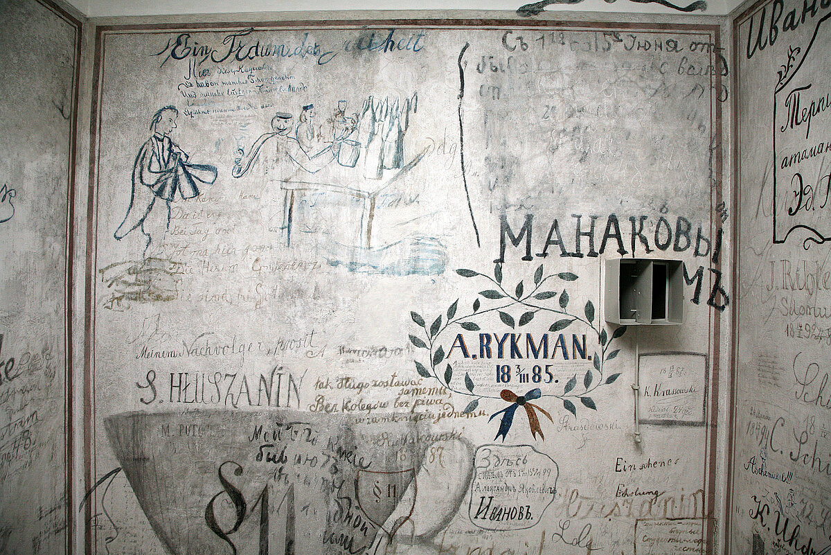 Latvijas Universitātes Studentu karcera sienas fragments. Foto: S. Livdāne Latvijas Universitātes Studentu karcera sienas fragments. Foto: S. Livdāne