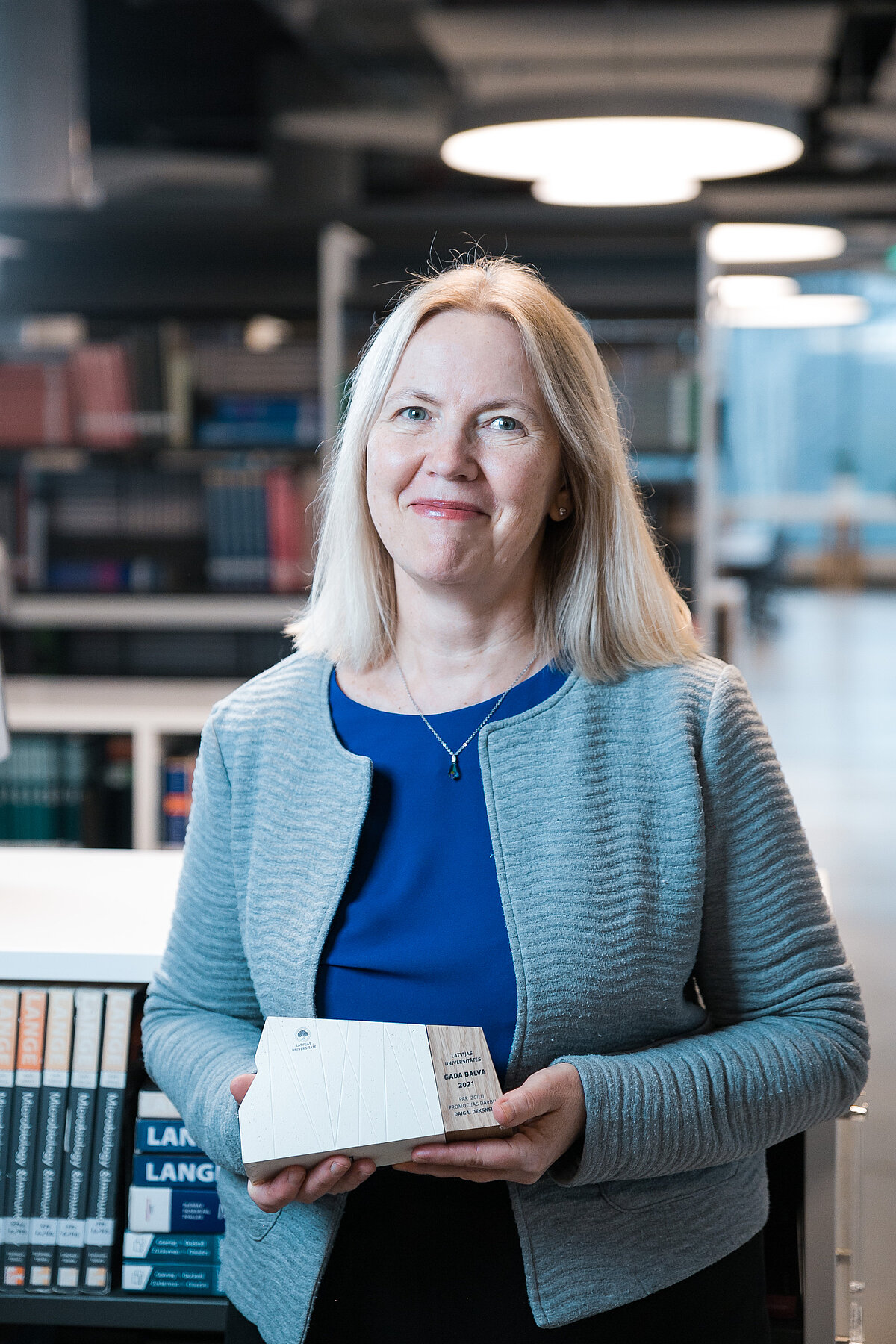 Par labāko promocijas darbu humanitārajās un sociālajās zinātnēs balvu saņēma Daiga Deksne. © Foto: Toms Grīnbergs, Latvijas Universitātes Komunikācijas departaments