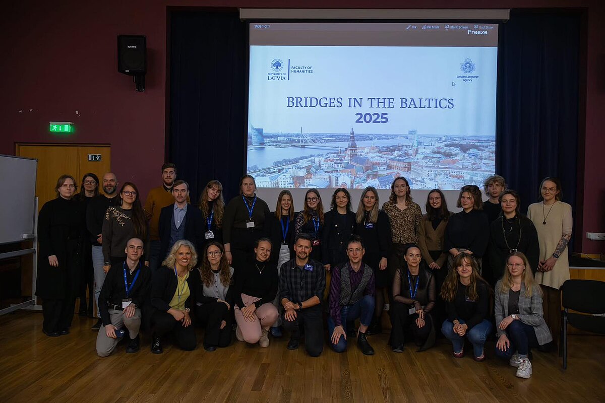 Studentu konference “Tilti Baltijā” 2025. gadā. Piedalījās BSP “Latvistikas” studenti: Laura Anna Badūne, Ieva Cipruse, Monta Sintija Feldmane, Sanita Placēna, Paula Miķelsone un Paula Lāce