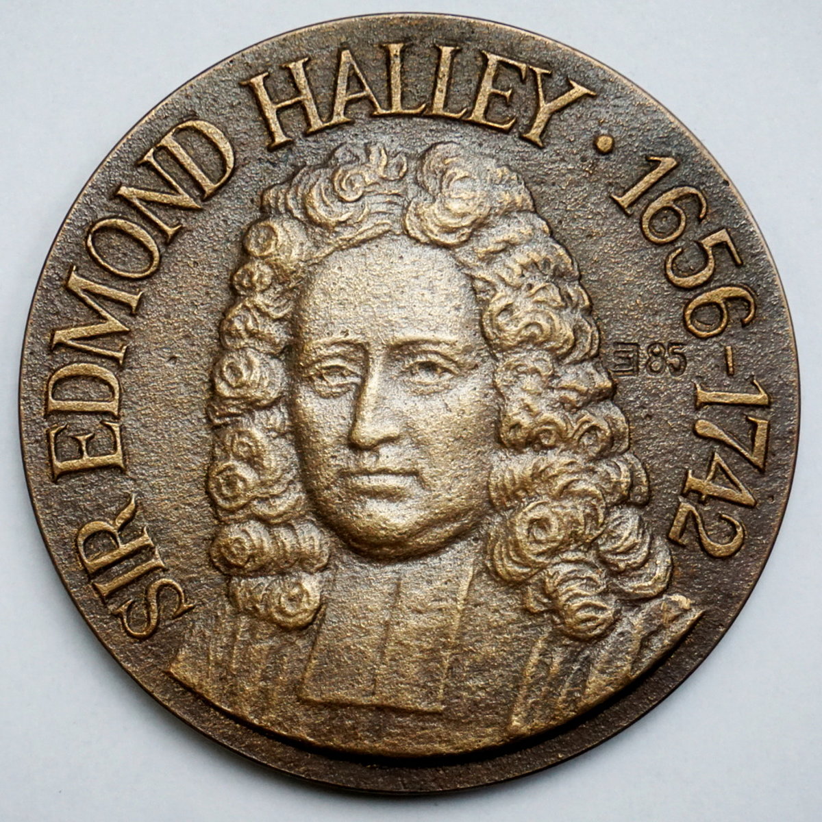 Medaļa. Astronoms Edmonds Halejs (1636 – 1742), 58 mm, bronza, 1985. I. Vilka foto Medaļa. Astronoms Edmonds Halejs (1636 – 1742), 58 mm, bronza, 1985. I. Vilka foto