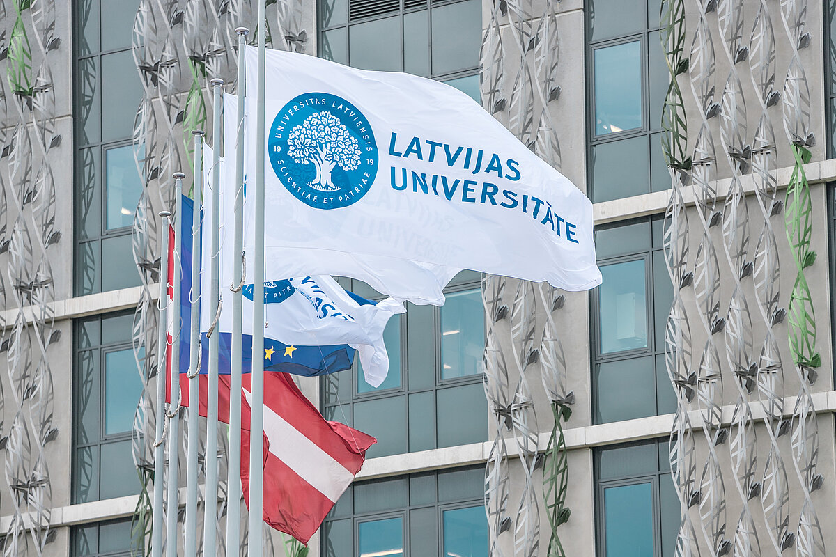 © Foto: Toms Grīnbergs, Latvijas Universitātes Komunikācijas un inovāciju departaments LU karogi
