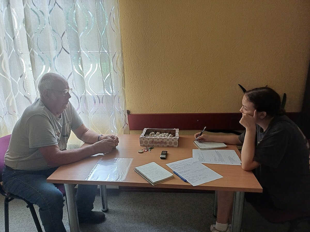 BSP "Latvistika" studente Sanita Placēna intervijā ekspedīcijā Dienvidkurzemē.