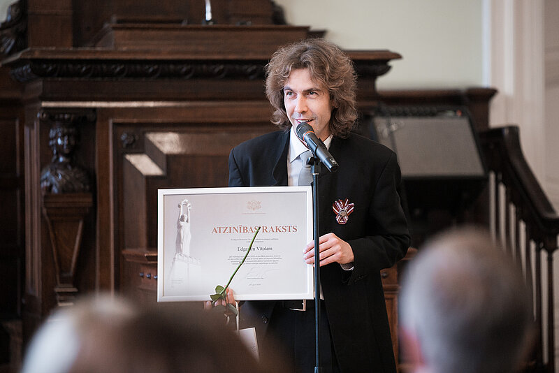 Pasniegti MK Atzinības raksti