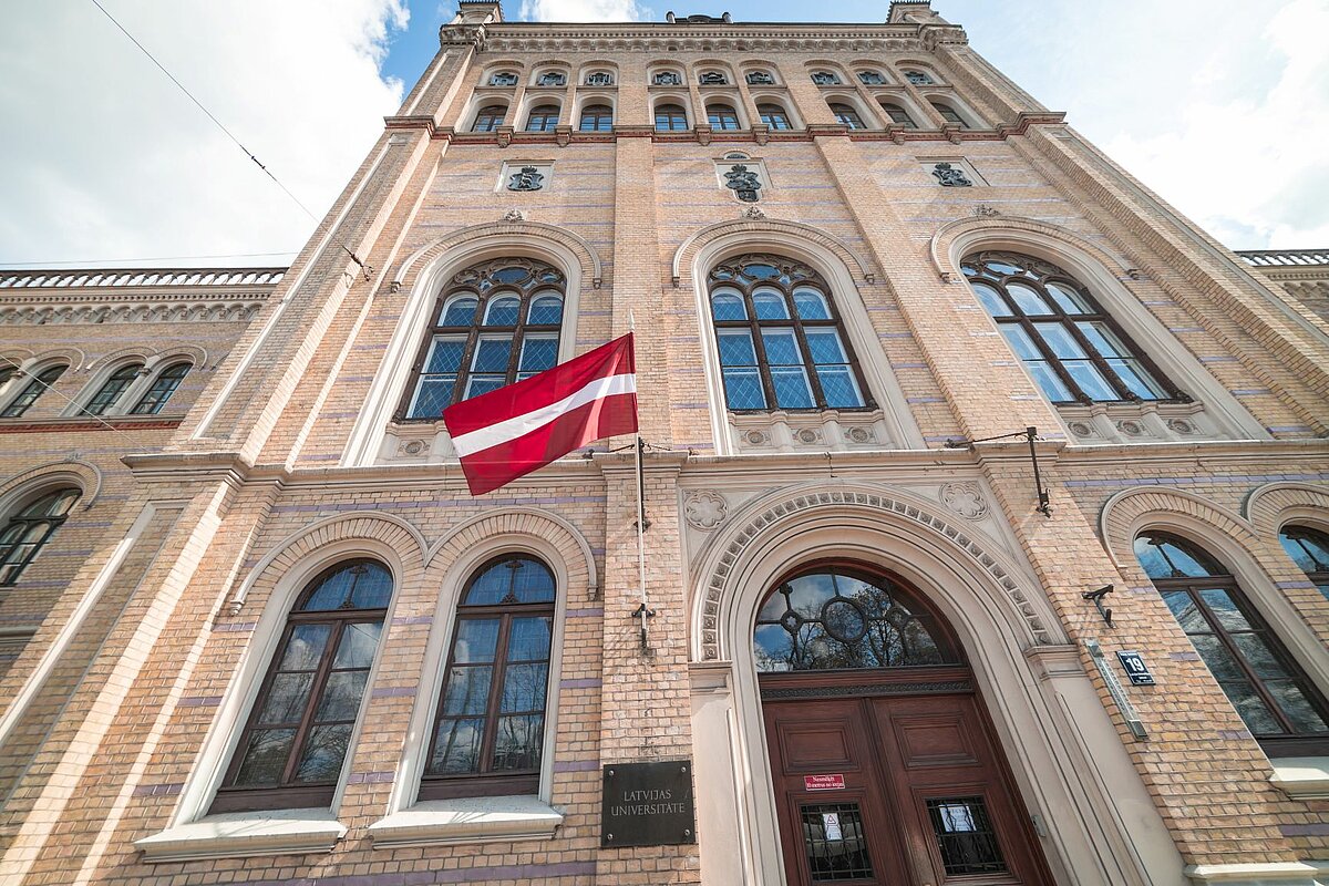 Latvijas Universitātes galvenā ēka Rīgā, Raiņa bulvārī 19.
Foto: Toms Grīnbergs, LU Komunikācijas departaments Latvijas Universitātes galvenā ēka Rīgā, Raiņa bulvārī 19