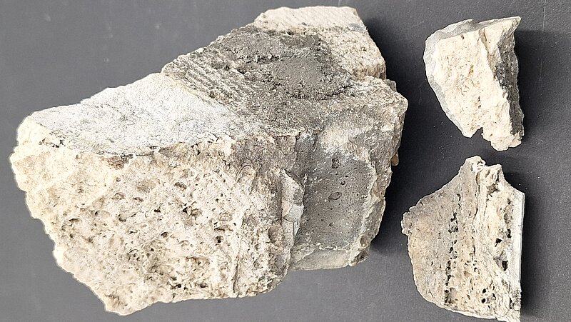 MĒNEŠA PRIEKŠMETS. Restaurējamais travertīns no Brīvības pieminekļa