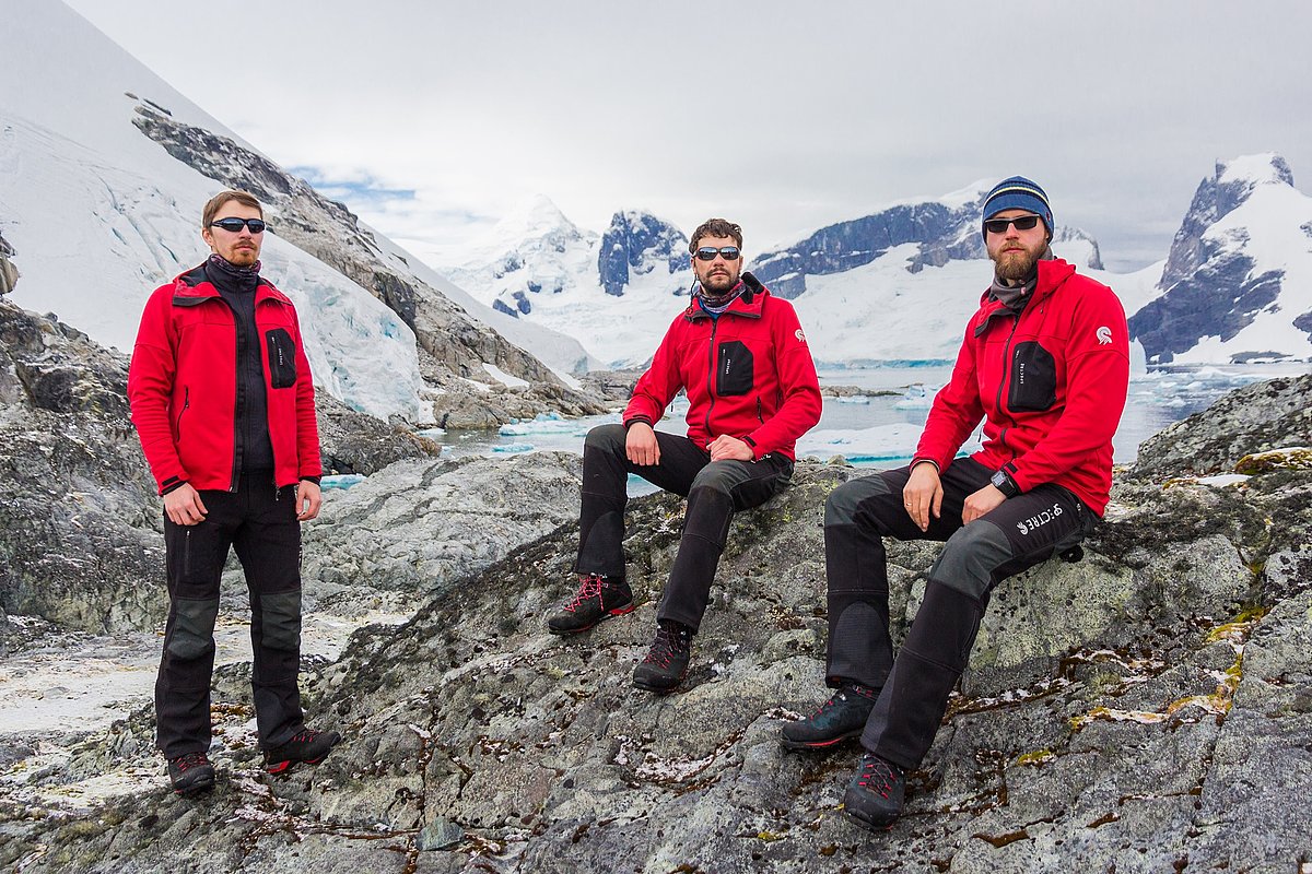 Polārās ekspedīcijas dalībnieki Antarktīdā, no kreisās – Jānis Karušs, Māris Krievāns un Kristaps Lamsters (Foto: Kristaps Lamsters) Polārās ekspedīcijas dalībnieki Antarktīdā, no kreisās – Jānis Karušs, Māris Krievāns un Kristaps Lamsters (Foto: Kristaps Lamsters)