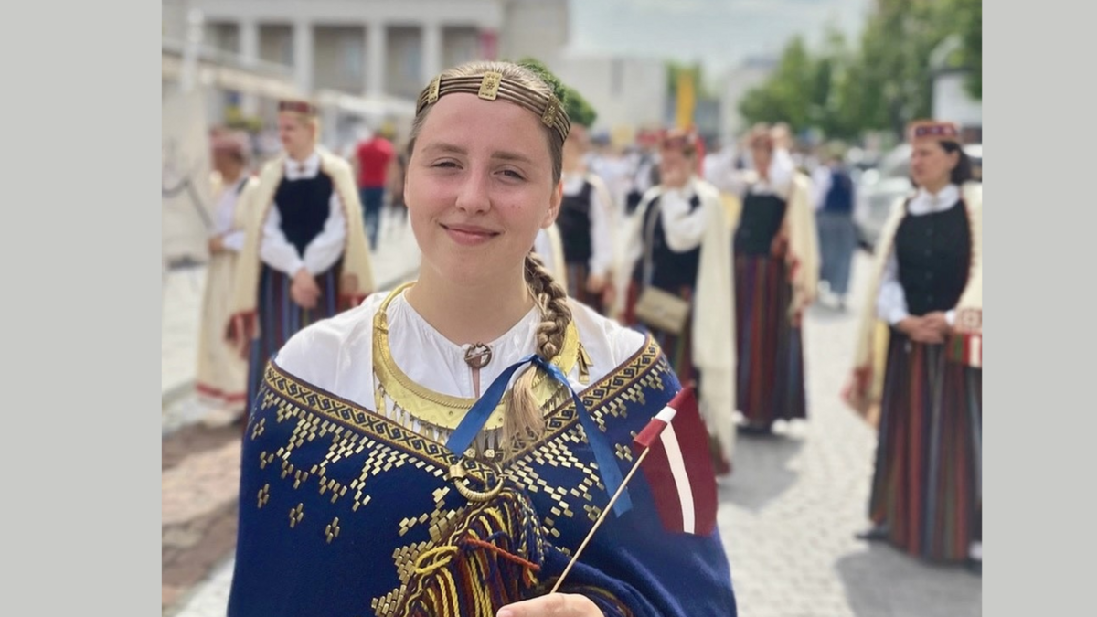 Foto: LU Humanitāro zinātņu fakultātes absolvente Elīza Paula Graudiņa – LU jauktā kora “Juventus” dalībniece