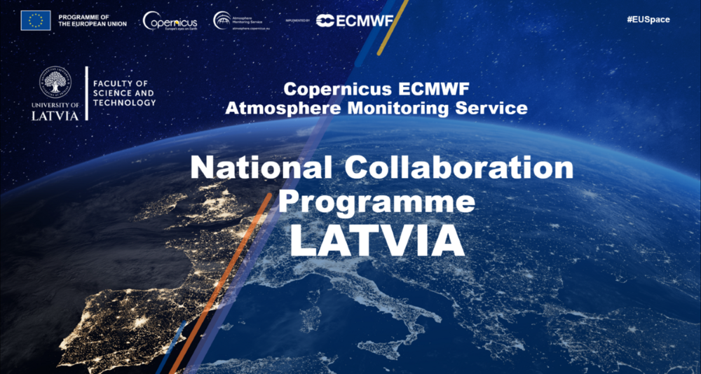 Grafisks paziņojums ar Zemes attēlu no kosmosa nakts laikā un spilgtām pilsētu gaismām Eiropas un Ziemeļāfrikas reģionā. Priekšplānā izvietots teksts par Copernicus ECMWF Atmosfēras monitoringa dienesta Nacionālās sadarbības programmu Latvijā, kā arī redzami programmas, universitātes un partnerorganizāciju logotipi